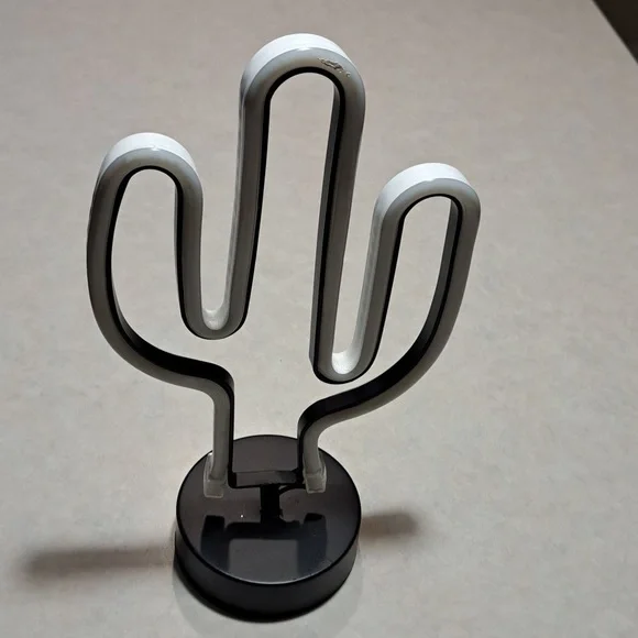 Cactus Night Light Battery Powered - Picture 4 of 5